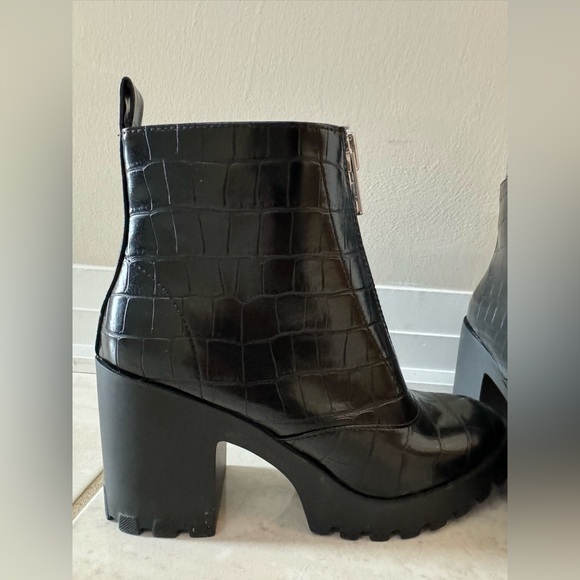 BP Marley Front Zip Bootie BLACK CROC boots - Picture 8 of 9